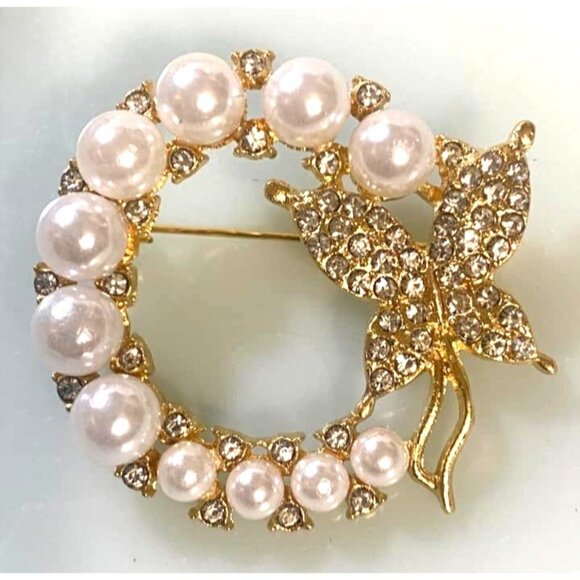 Unknown Jewelry - Vintage Gold-Tone Brooch With Faux Pearls & Rhinestones Butterfly Design